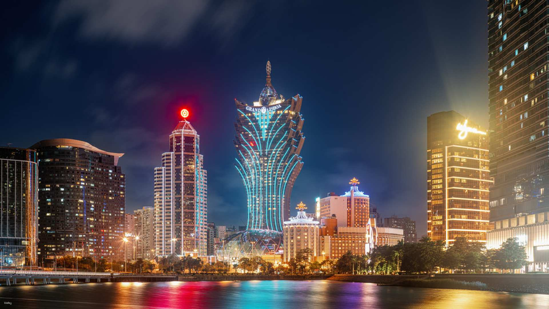 Air Macau・Depart from Taoyuan｜Macau Selected Five-Star Hotel Self-guided Tour 3 Days｜Minimum 2 people・Free SIM card・Choose your own Tower or House of Dancing Water package - Photo 1 of 5